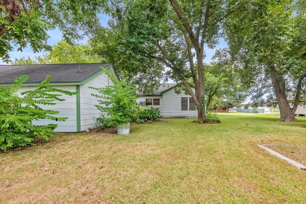 209 Schilling Street Baytown, TX 77520