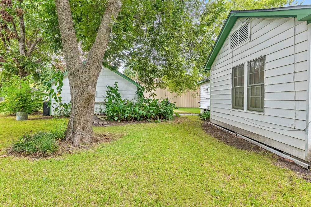 209 Schilling Street Baytown, TX 77520