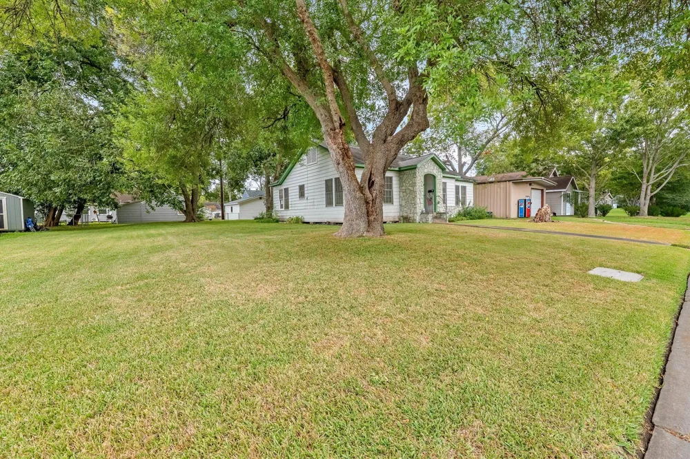 209 Schilling Street Baytown, TX 77520