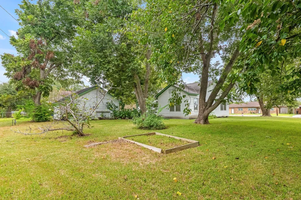 209 Schilling Street Baytown, TX 77520