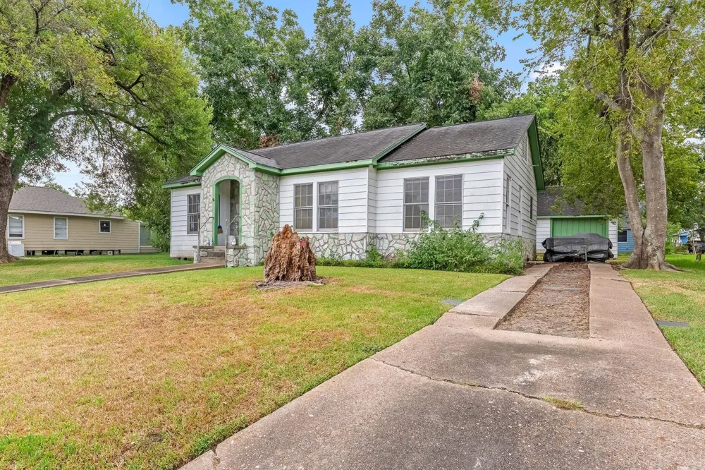 209 Schilling Street Baytown, TX 77520