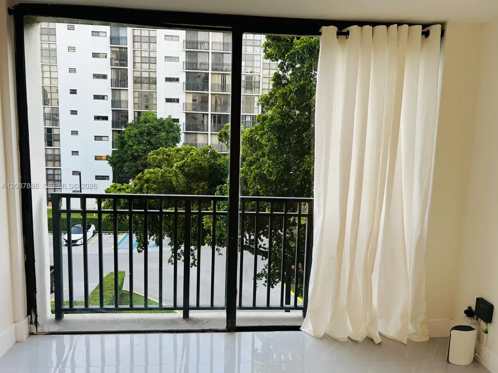 17021 Bay Rd #427-4 Sunny Isles Beach, FL 33160
