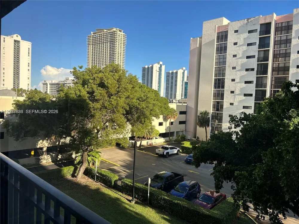 17021 Bay Rd #427-4 Sunny Isles Beach, FL 33160