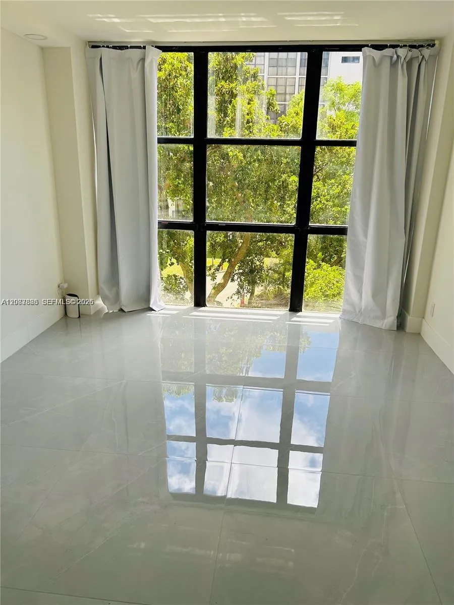 17021 Bay Rd #427-4 Sunny Isles Beach, FL 33160