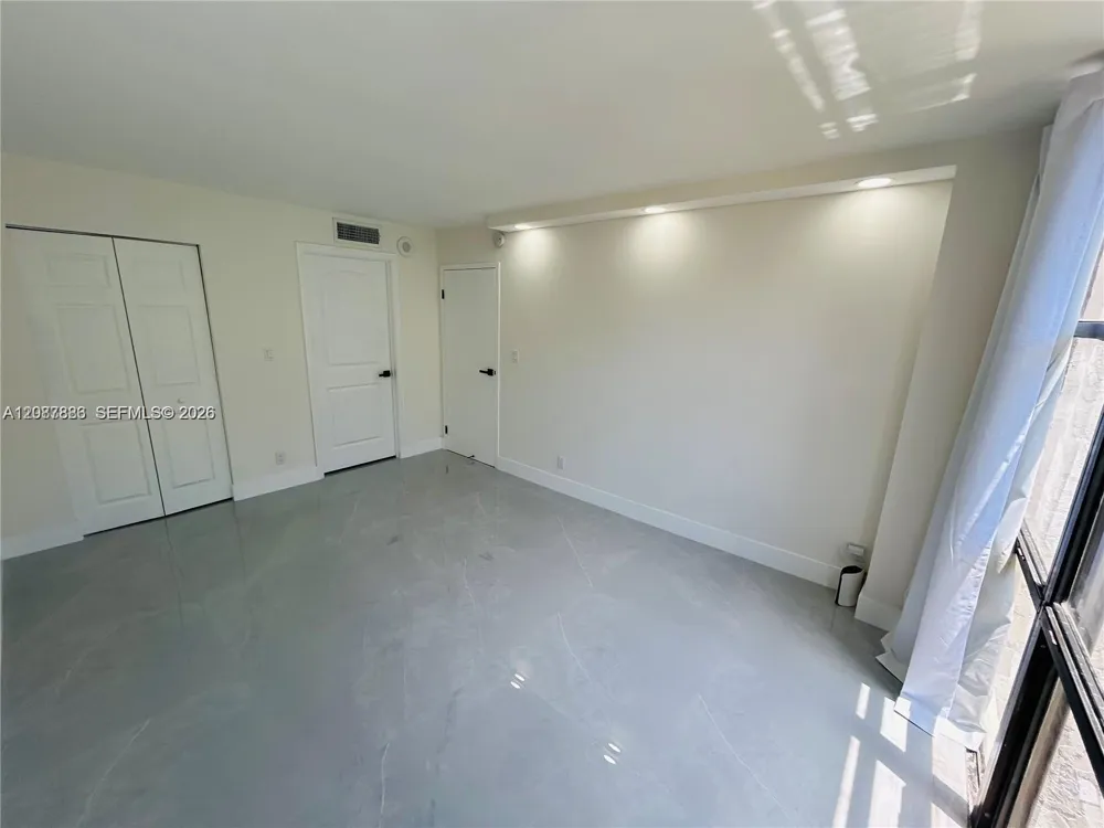 17021 Bay Rd #427-4 Sunny Isles Beach, FL 33160