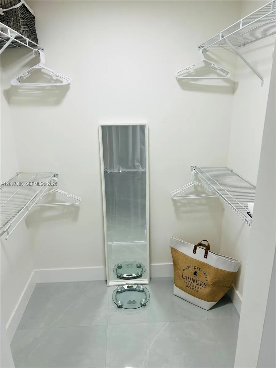 17021 Bay Rd #427-4 Sunny Isles Beach, FL 33160