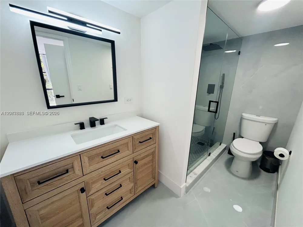17021 Bay Rd #427-4 Sunny Isles Beach, FL 33160