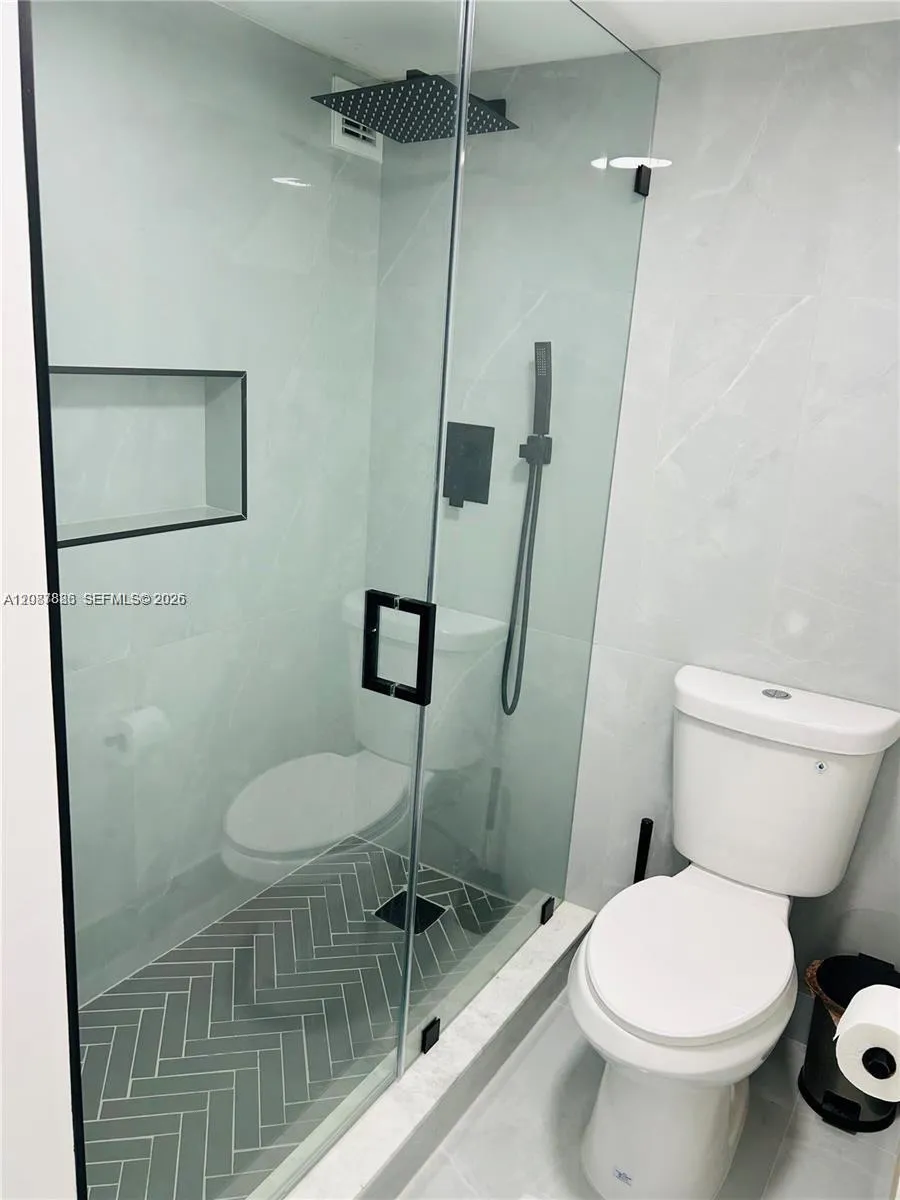 17021 Bay Rd #427-4 Sunny Isles Beach, FL 33160