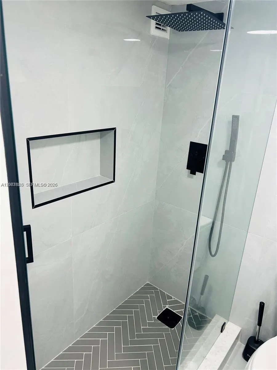 17021 Bay Rd #427-4 Sunny Isles Beach, FL 33160