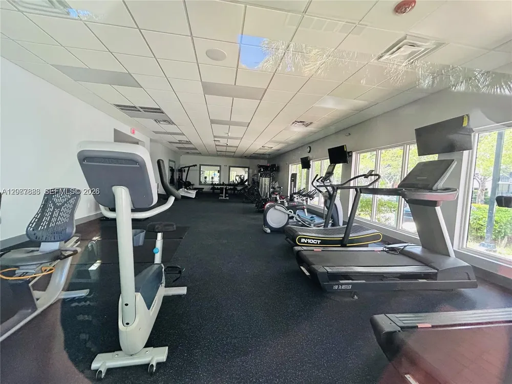17021 Bay Rd #427-4 Sunny Isles Beach, FL 33160