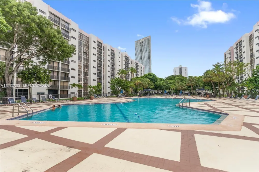17021 Bay Rd #427-4 Sunny Isles Beach, FL 33160