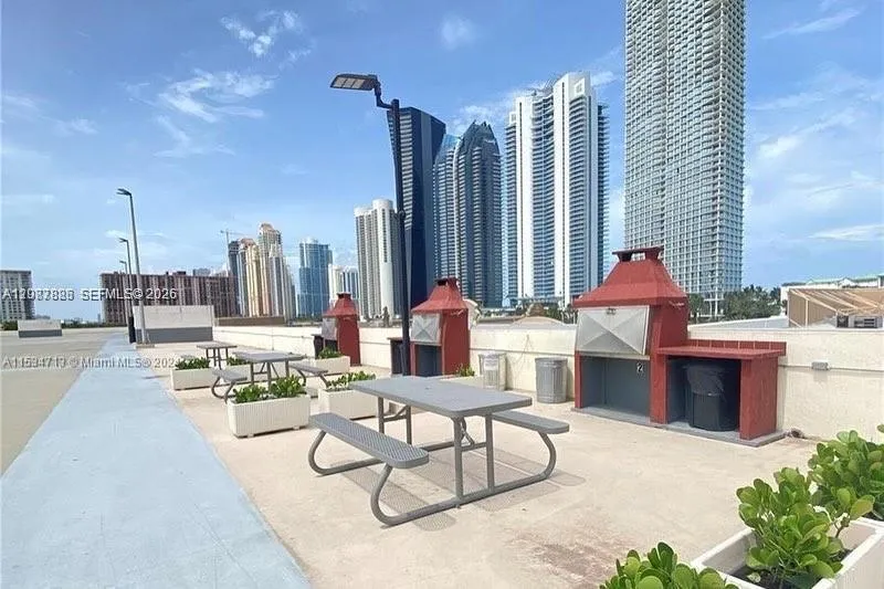 17021 Bay Rd #427-4 Sunny Isles Beach, FL 33160