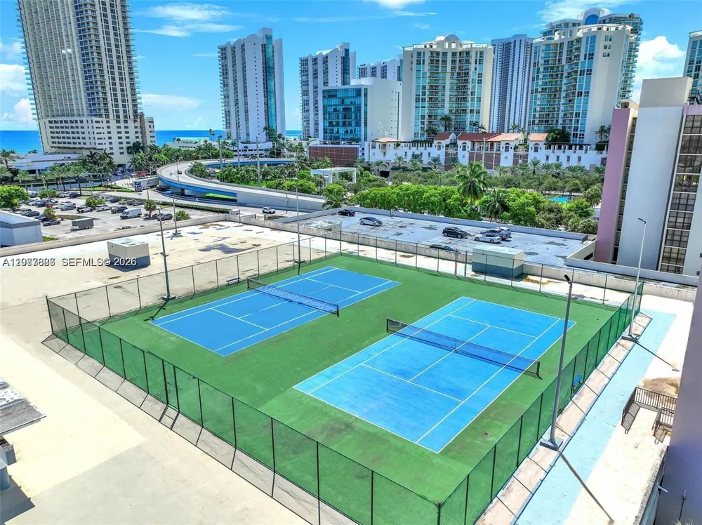17021 Bay Rd #427-4 Sunny Isles Beach, FL 33160