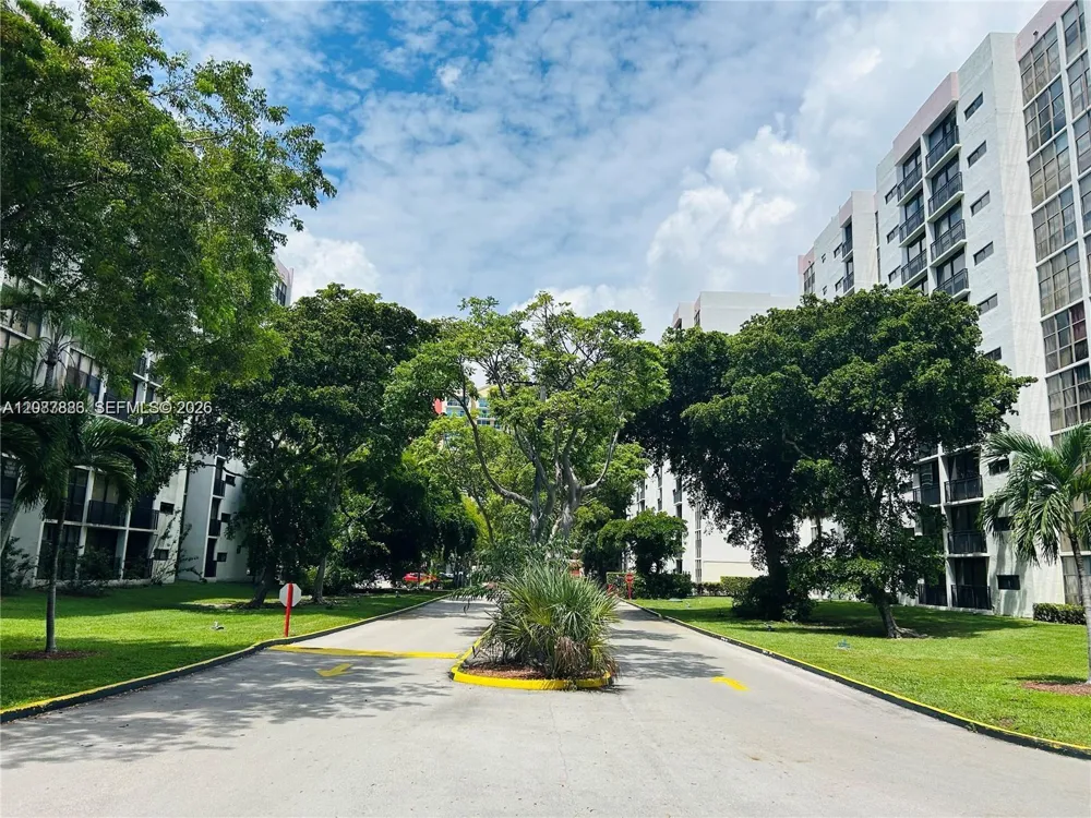 17021 Bay Rd #427-4 Sunny Isles Beach, FL 33160