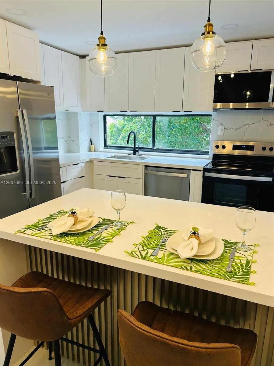 17021 Bay Rd #427-4 Sunny Isles Beach, FL 33160
