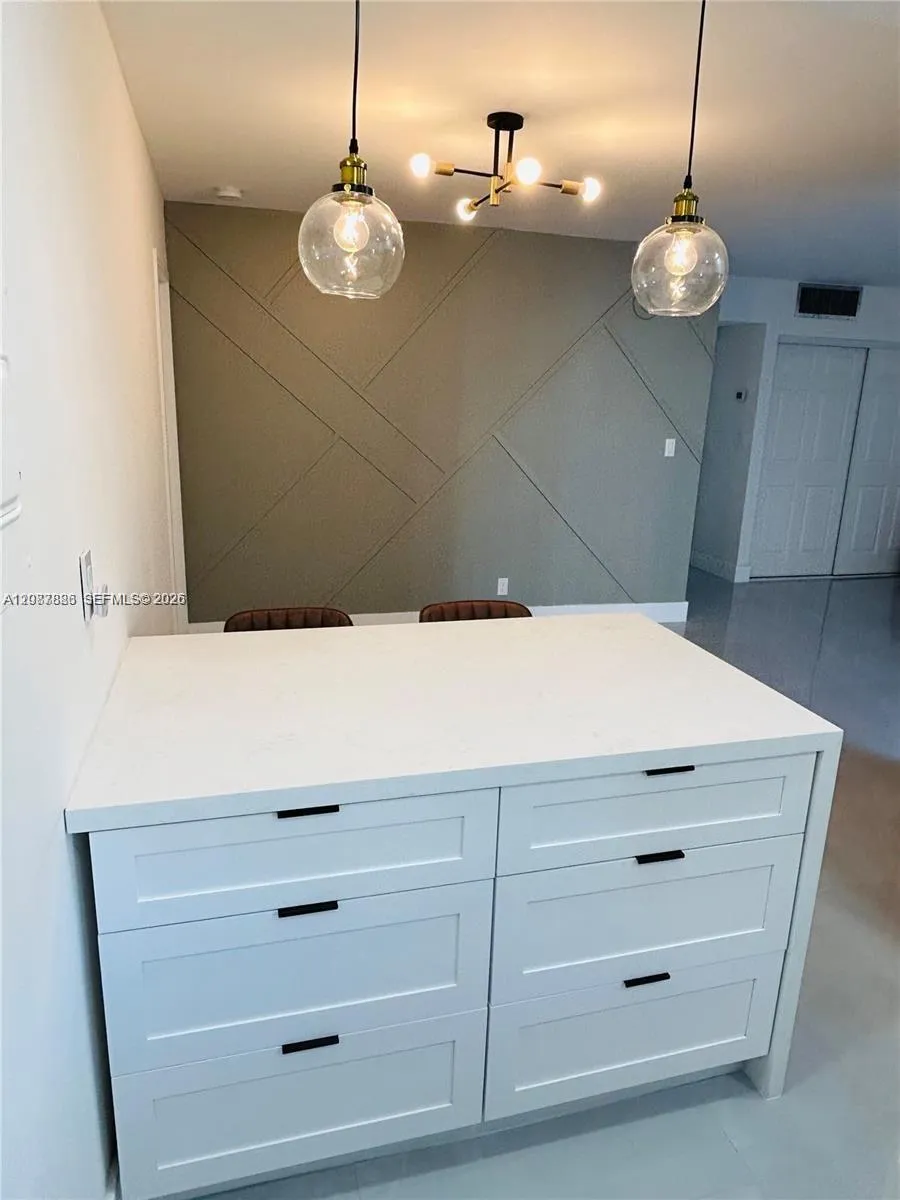 17021 Bay Rd #427-4 Sunny Isles Beach, FL 33160