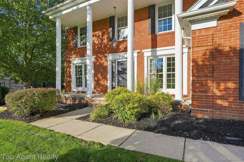 1727 Hillcrest Drive Rochester Hills City, MI 48306