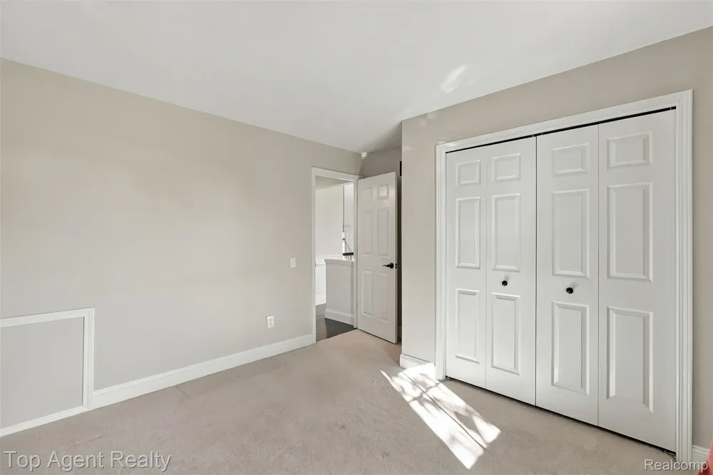 1727 Hillcrest Drive Rochester Hills City, MI 48306