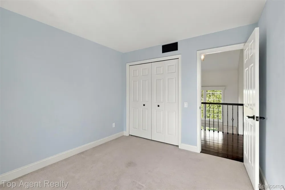 1727 Hillcrest Drive Rochester Hills City, MI 48306