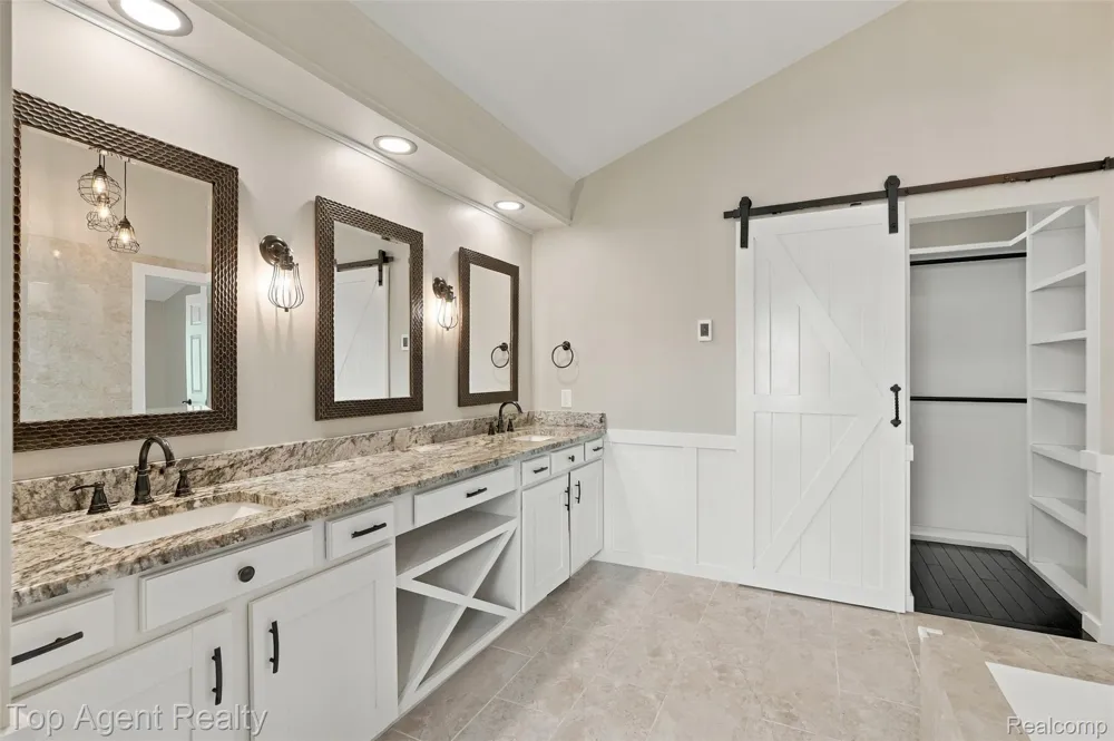 1727 Hillcrest Drive Rochester Hills City, MI 48306