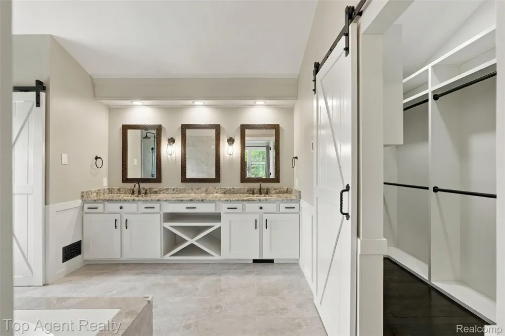 1727 Hillcrest Drive Rochester Hills City, MI 48306