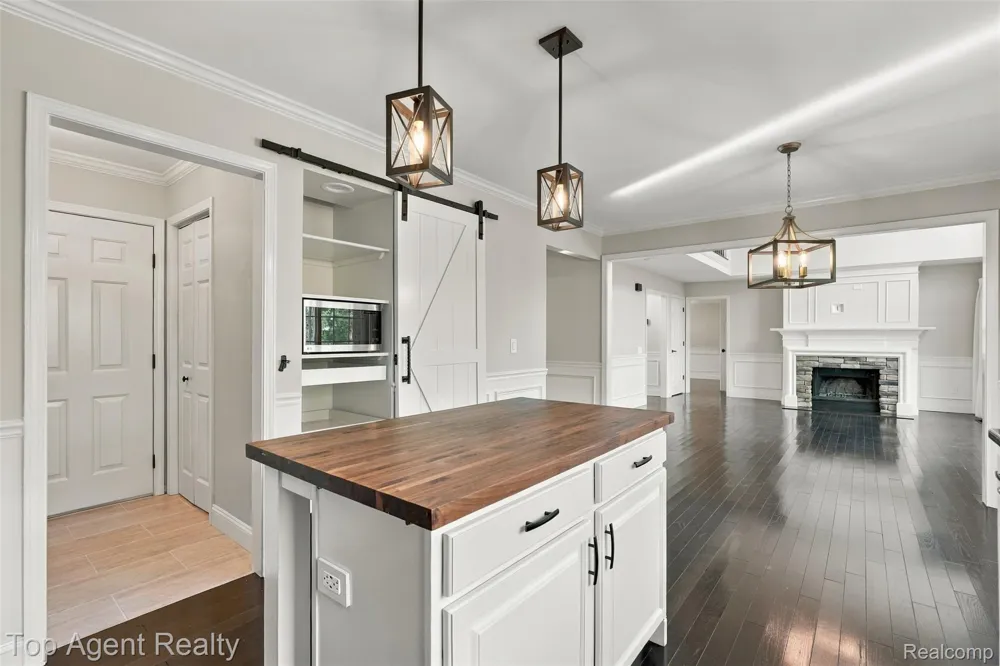1727 Hillcrest Drive Rochester Hills City, MI 48306