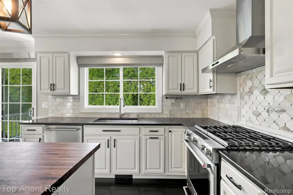 1727 Hillcrest Drive Rochester Hills City, MI 48306