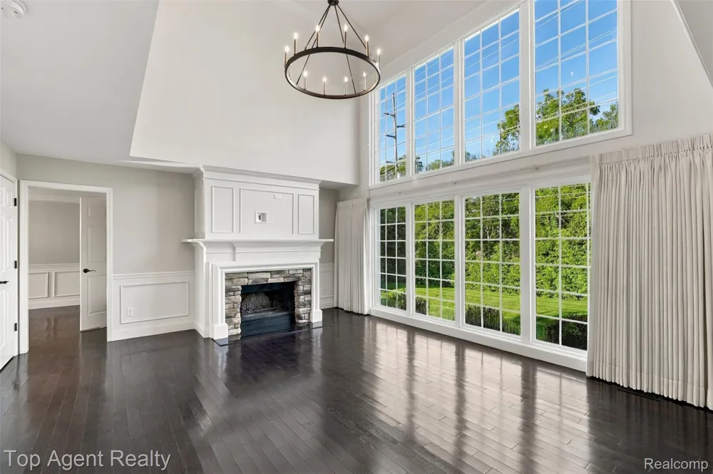 1727 Hillcrest Drive Rochester Hills City, MI 48306