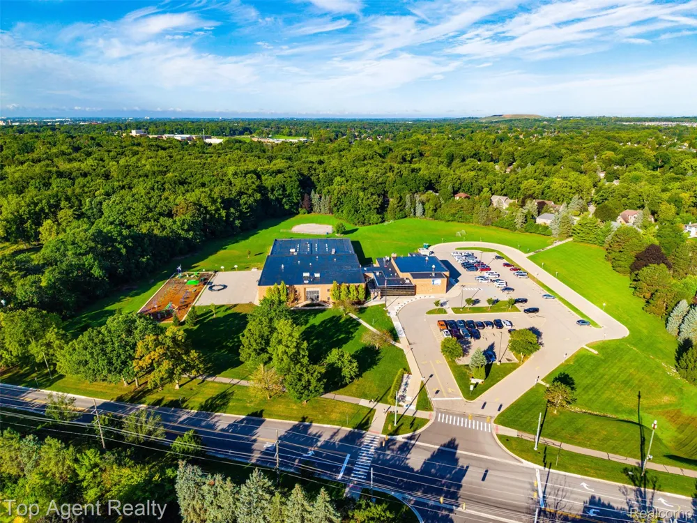 1727 Hillcrest Drive Rochester Hills City, MI 48306