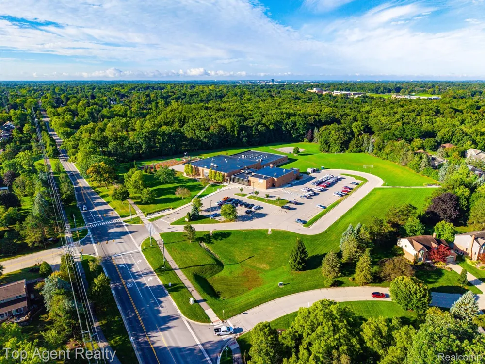 1727 Hillcrest Drive Rochester Hills City, MI 48306