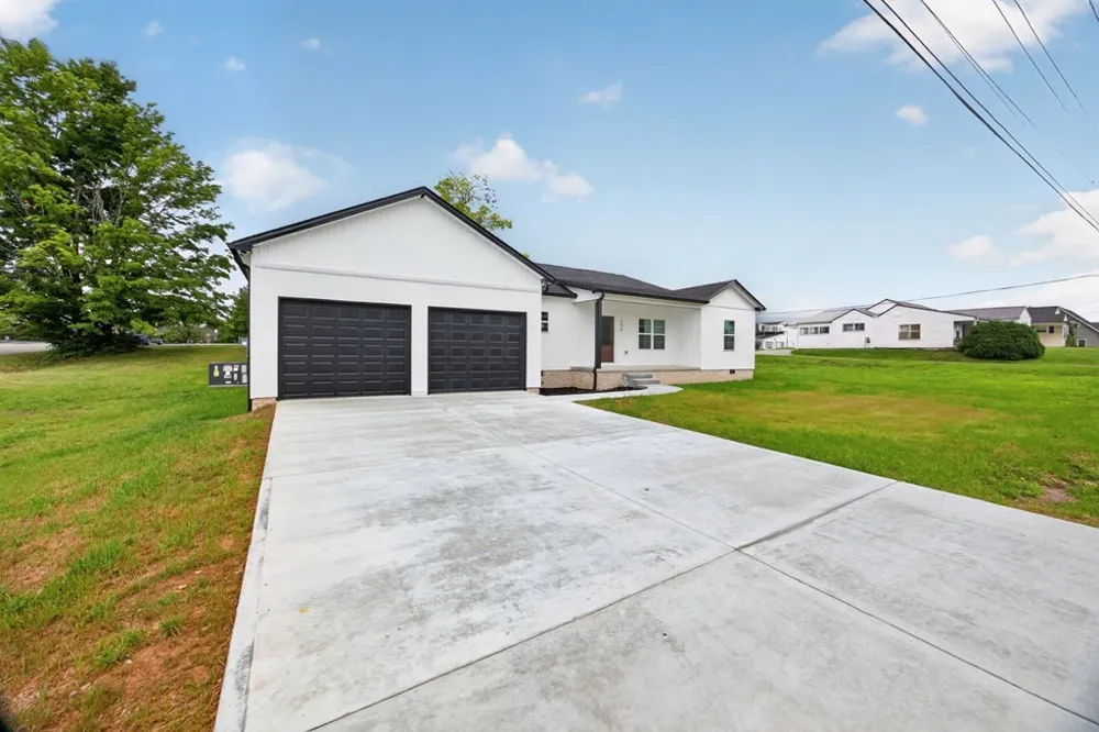 208 E Crawford Ave Monterey, TN 38574