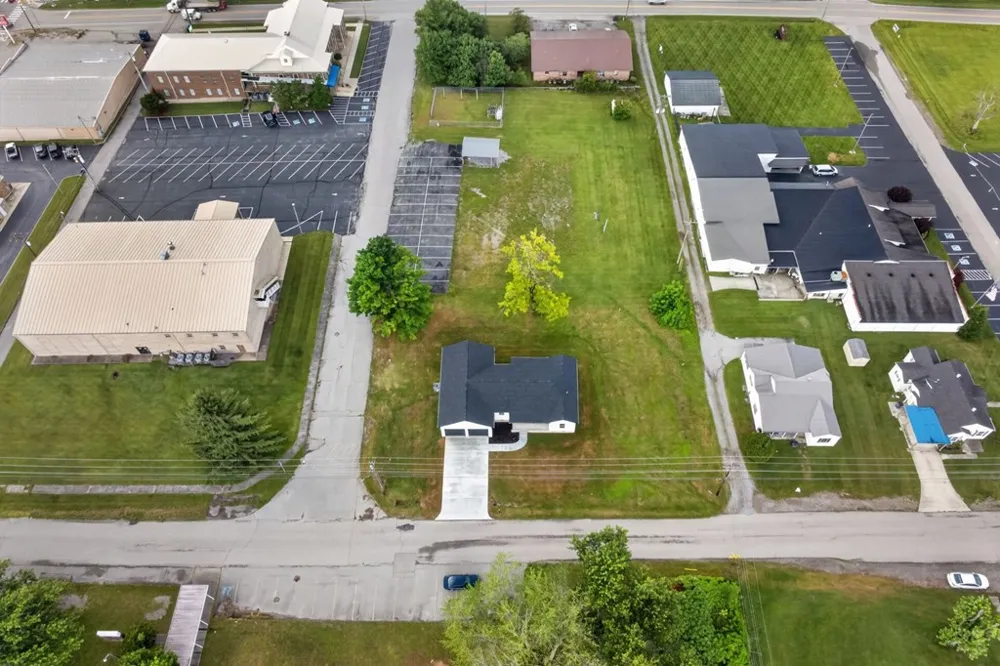 208 E Crawford Ave Monterey, TN 38574