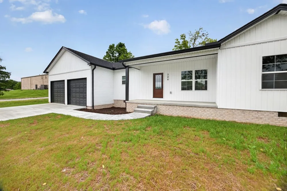 208 E Crawford Ave Monterey, TN 38574