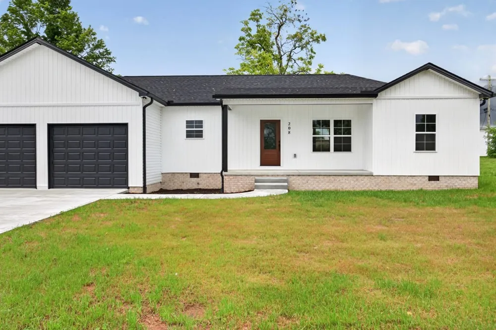 208 E Crawford Ave Monterey, TN 38574