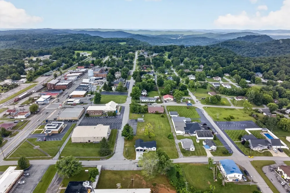 208 E Crawford Ave Monterey, TN 38574