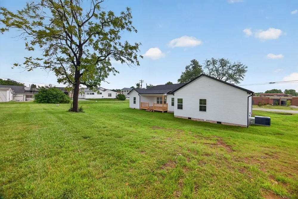 208 E Crawford Ave Monterey, TN 38574