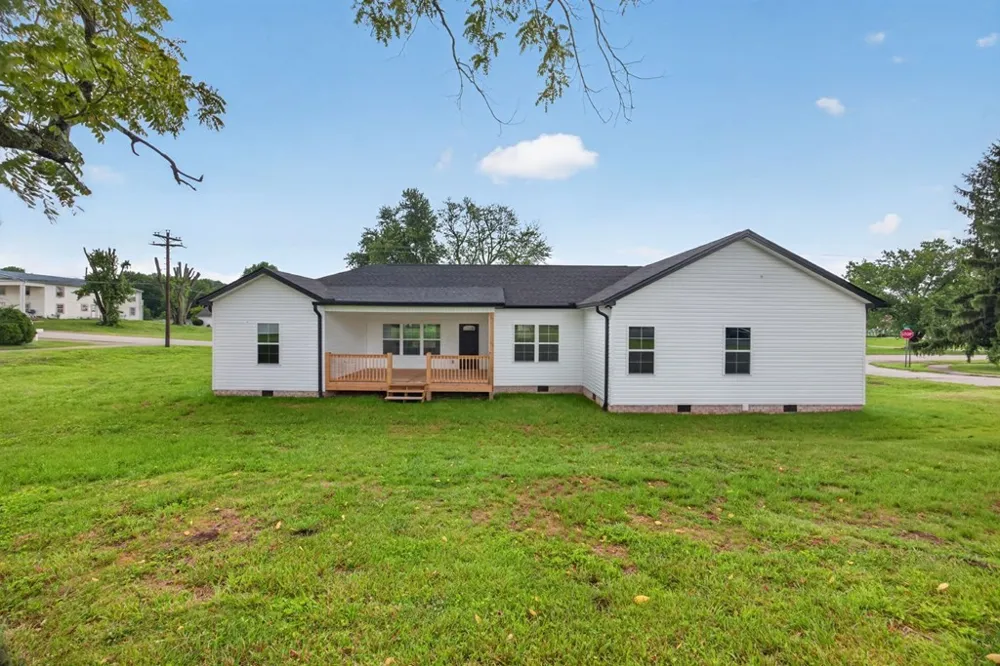 208 E Crawford Ave Monterey, TN 38574
