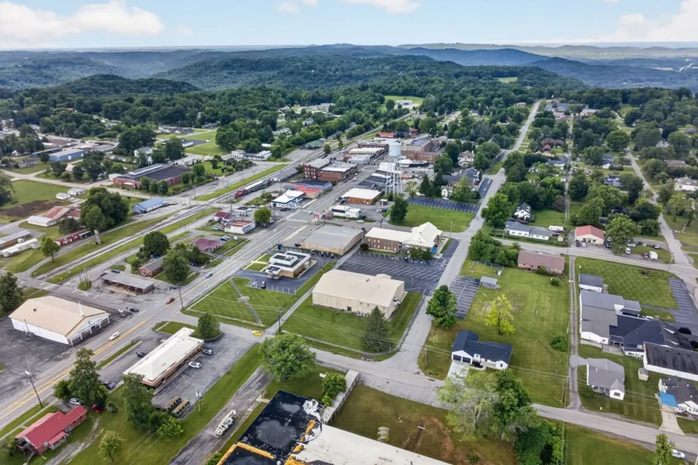 208 E Crawford Ave Monterey, TN 38574