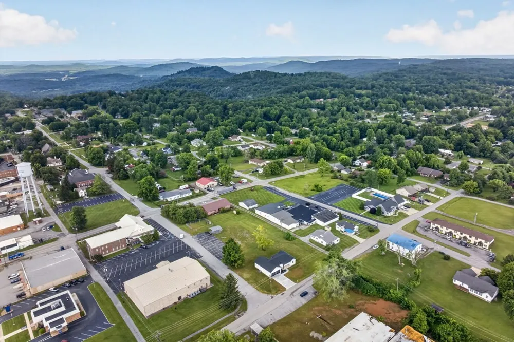 208 E Crawford Ave Monterey, TN 38574