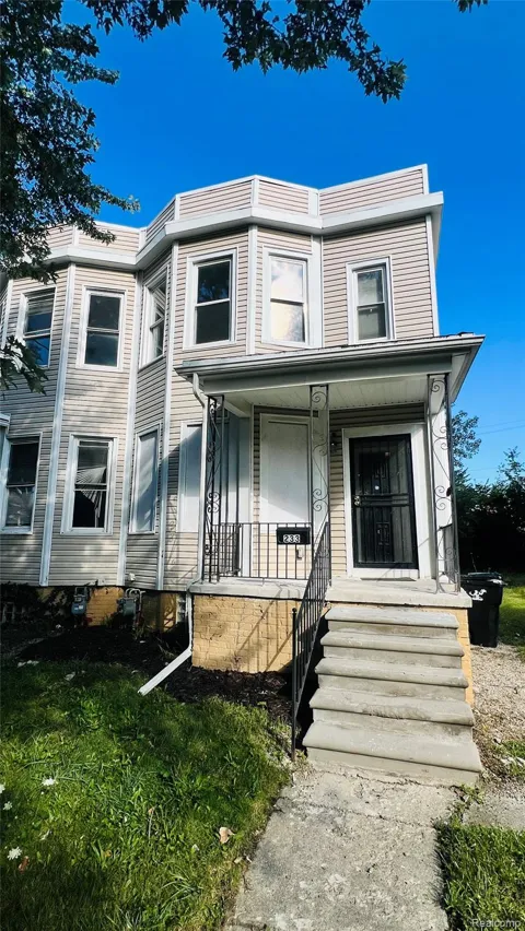 233 Leicester Court