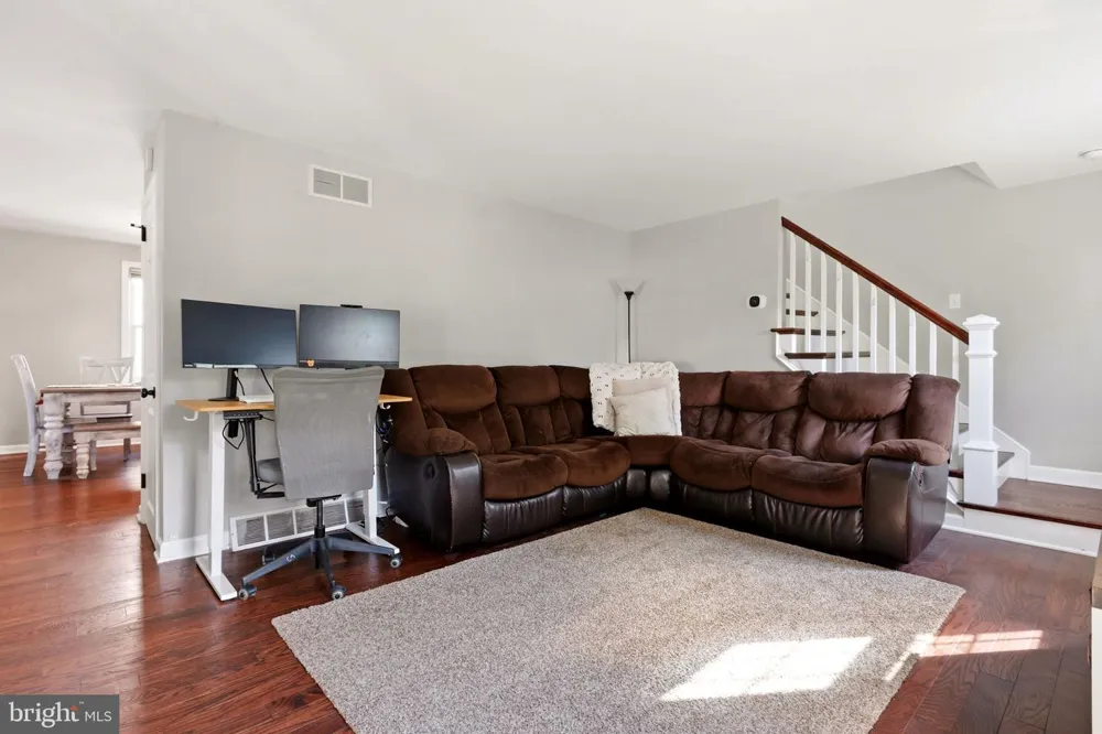 213 FORKLANDING ROAD Maple Shade, NJ 08052