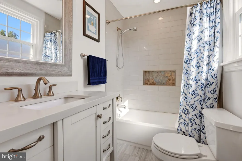 213 FORKLANDING ROAD Maple Shade, NJ 08052