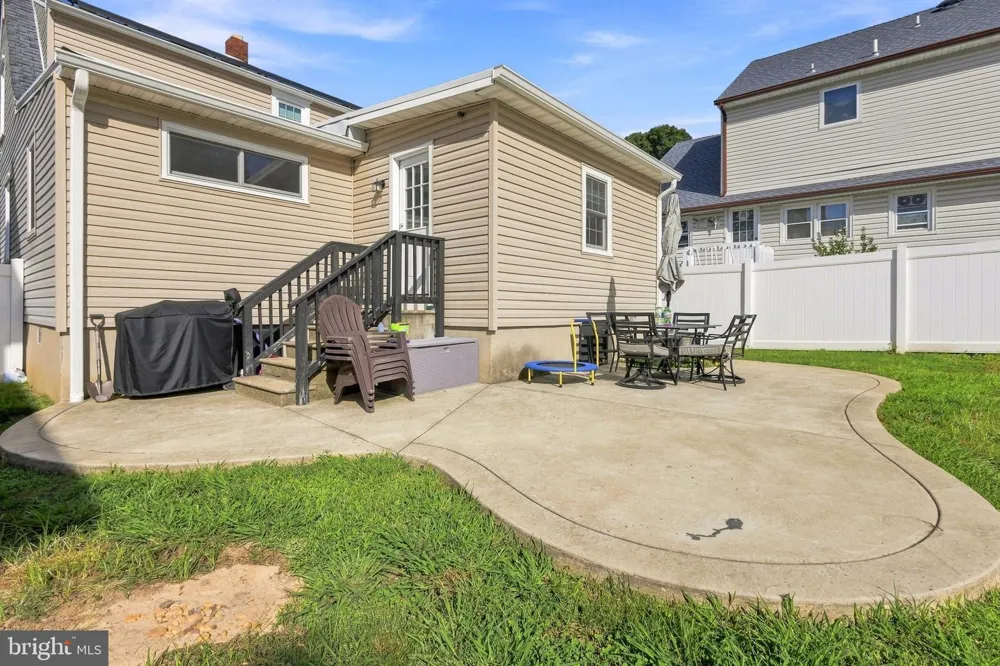 213 FORKLANDING ROAD Maple Shade, NJ 08052