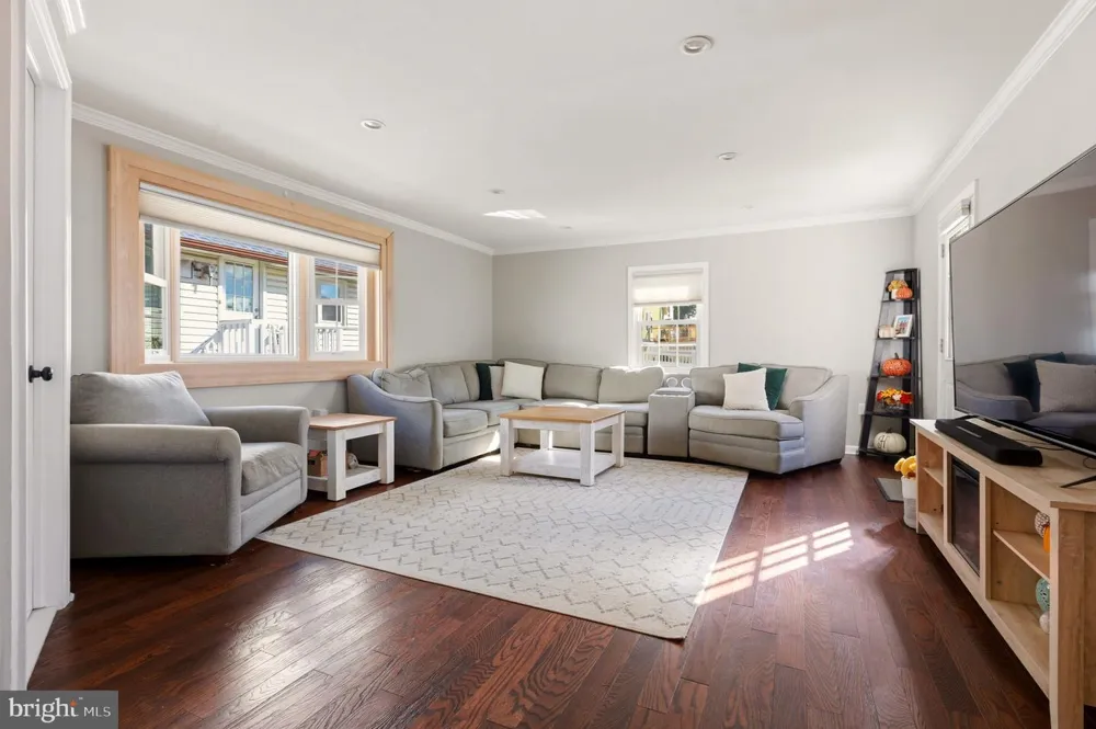 213 FORKLANDING ROAD Maple Shade, NJ 08052