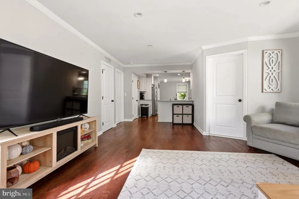 213 FORKLANDING ROAD Maple Shade, NJ 08052