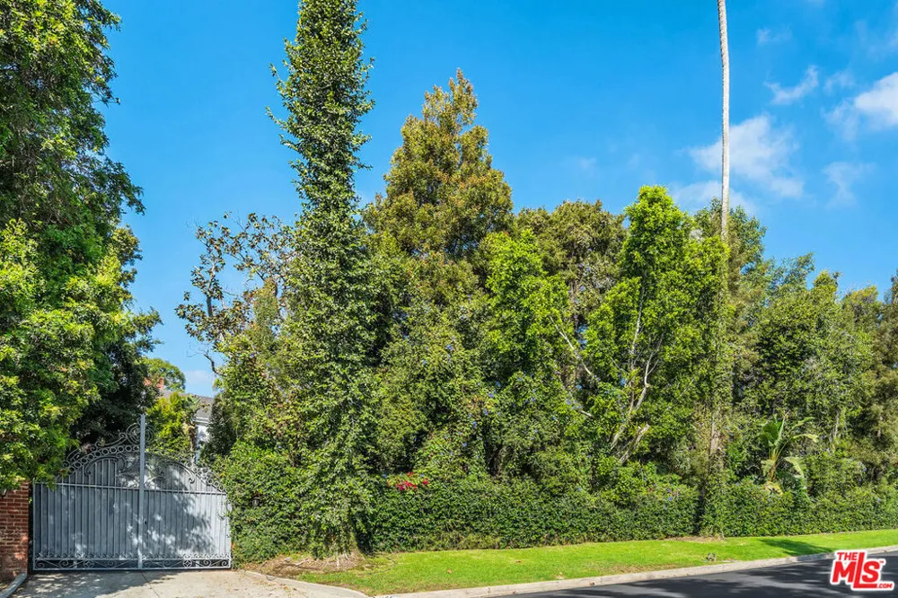 251 Bristol Avenue Los Angeles, CA 90049