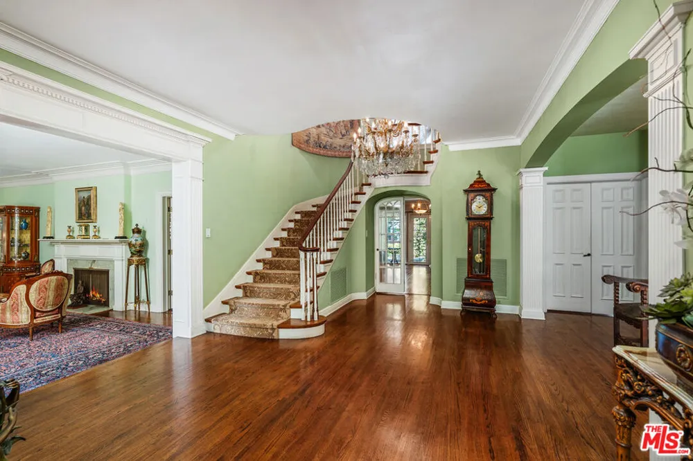 251 Bristol Avenue Los Angeles, CA 90049