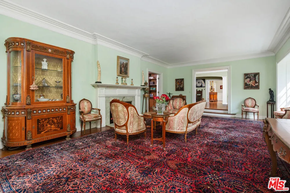 251 Bristol Avenue Los Angeles, CA 90049