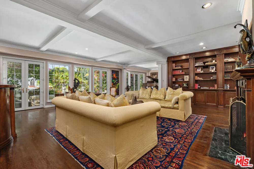 251 Bristol Avenue Los Angeles, CA 90049