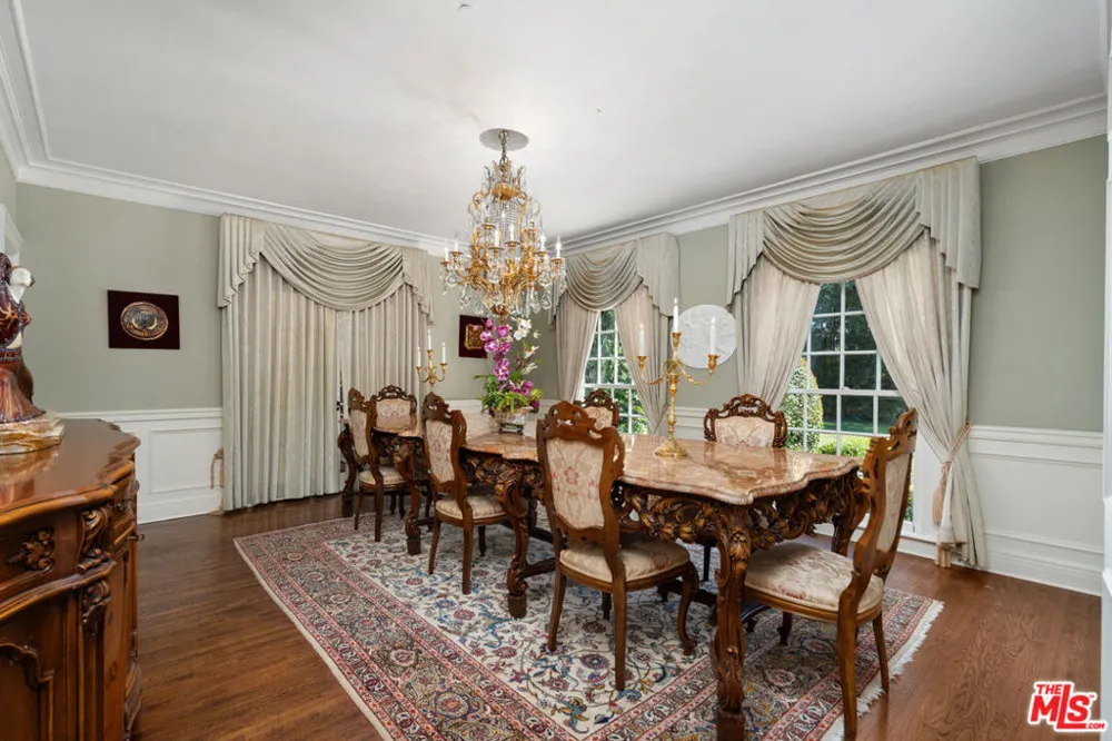 251 Bristol Avenue Los Angeles, CA 90049
